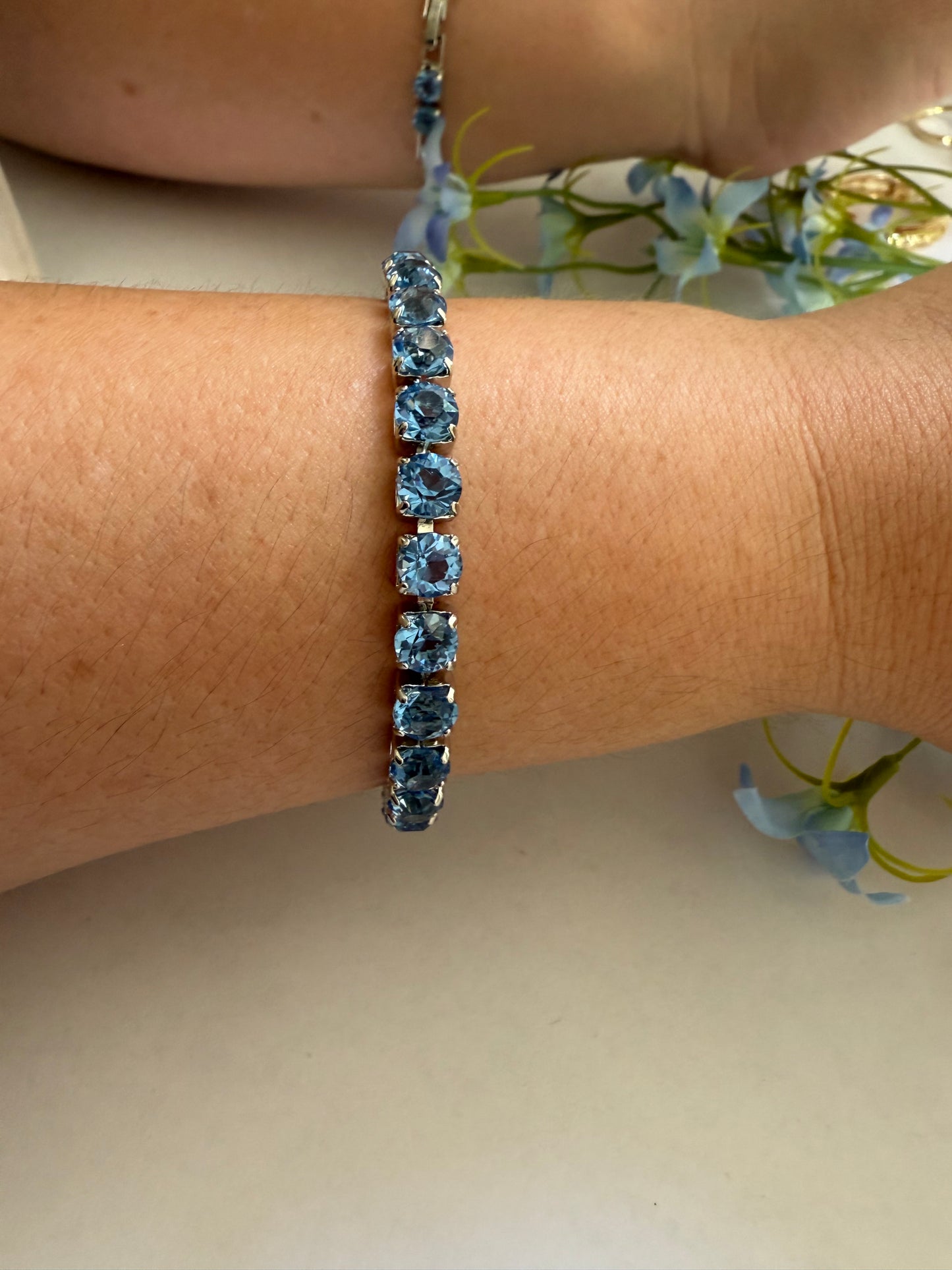 Pulsera con circonias rosadas Azules o rojas – Brillo y elegancia