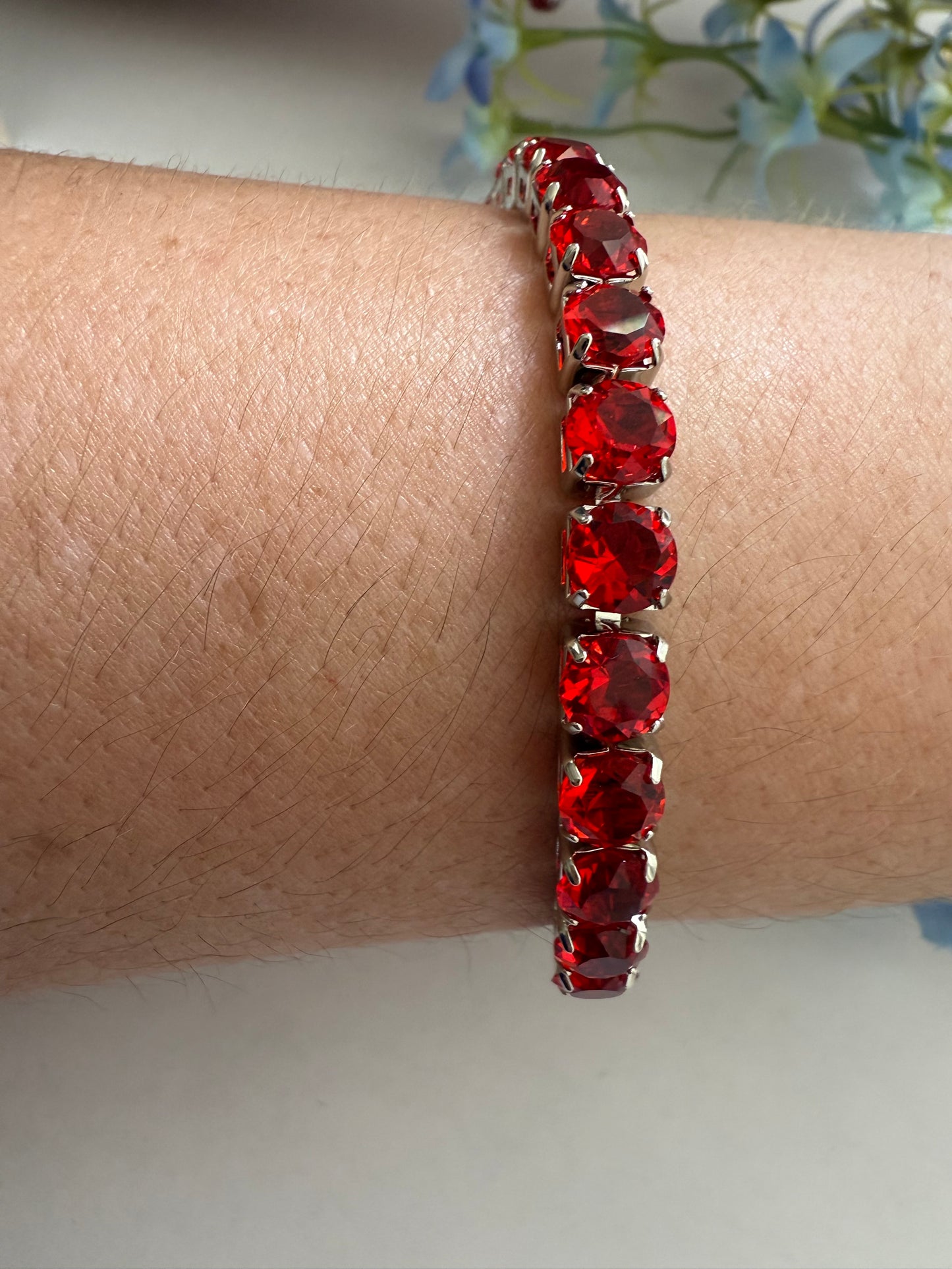Pulsera con circonias rosadas Azules o rojas – Brillo y elegancia