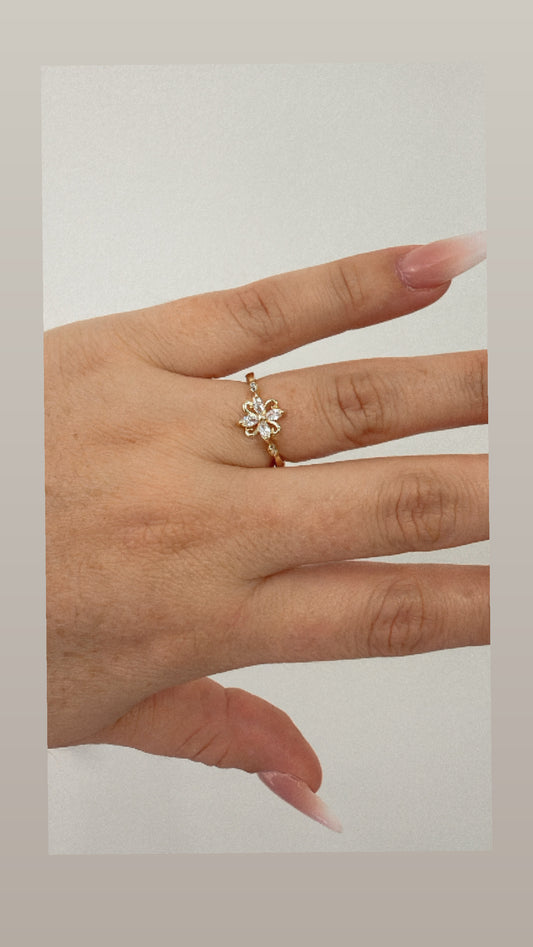 anillo floral en oro laminado 14k con circonias