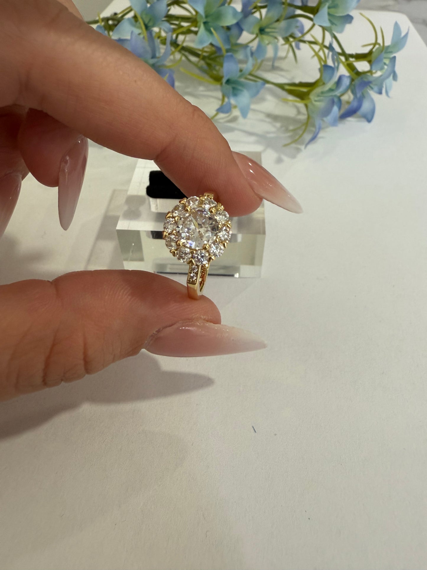 anillo reina de cristal