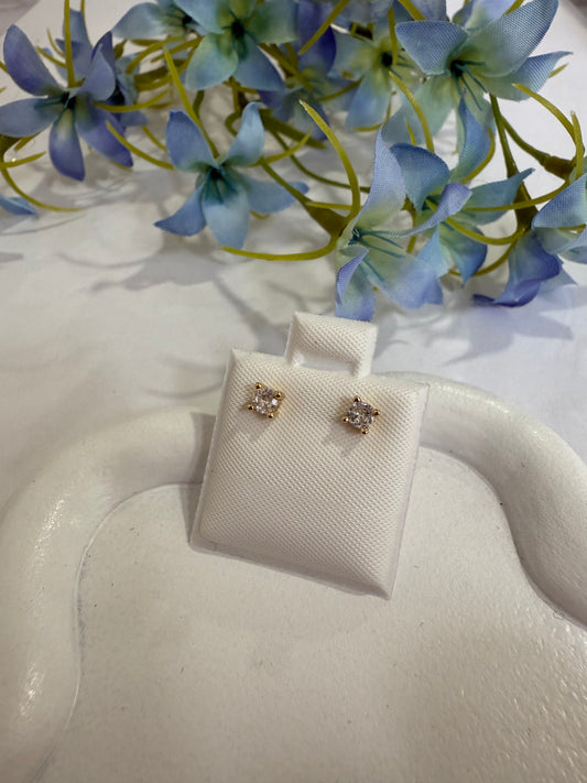 Mini studs elegancia clásica