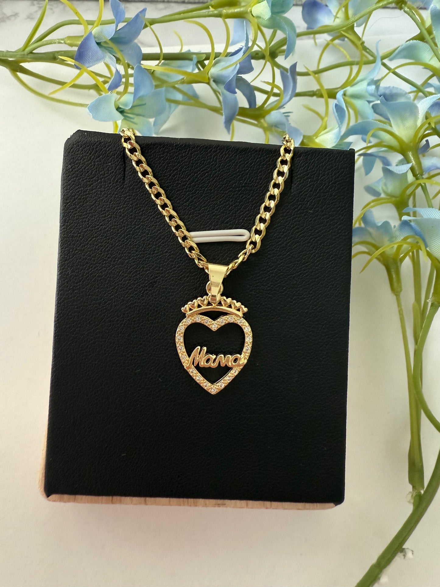 Dije de corazón con corona y “mamá” — Reina de mi corazón