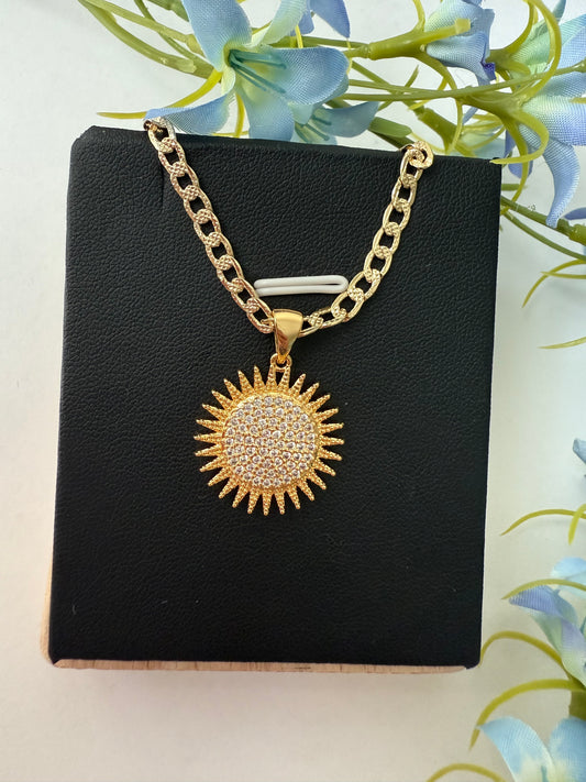 ☀️ Dije de Sol con Cadena ✨