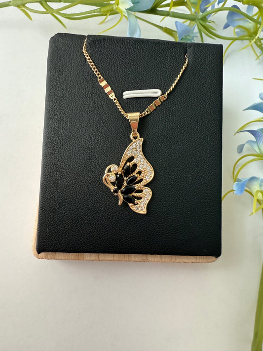 🦋 Dije de Mariposa con Piedras Oscuras ✨