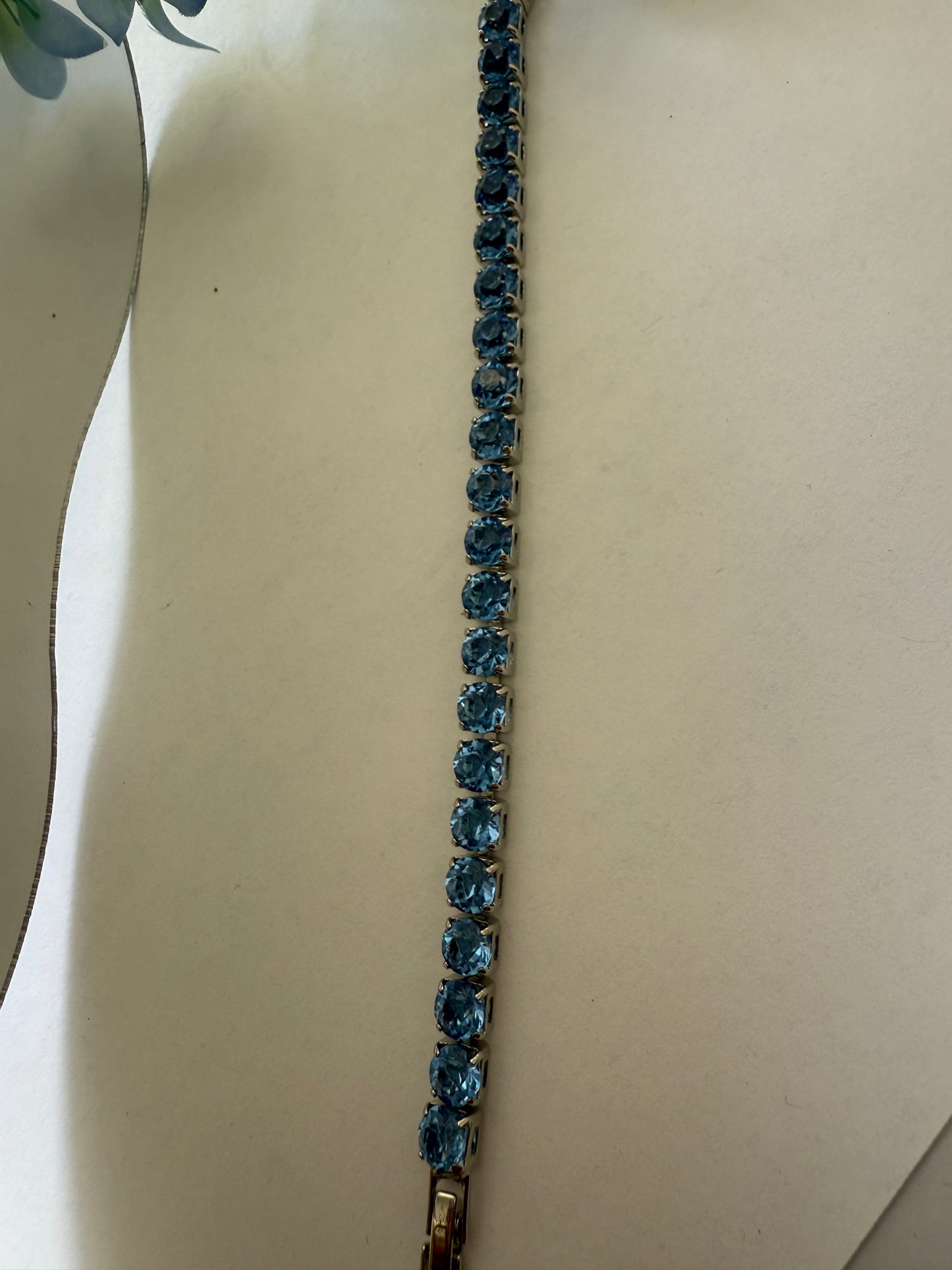 Pulsera con circonias rosadas Azules o rojas – Brillo y elegancia