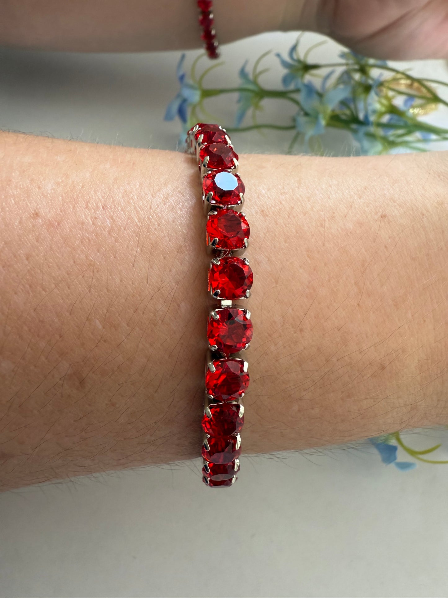 Pulsera con circonias rosadas Azules o rojas – Brillo y elegancia