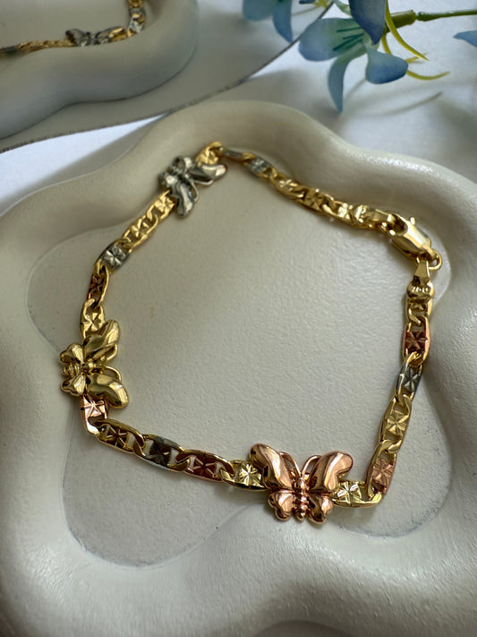 Pulsera Tricolor con Mariposas – Delicadeza y encanto