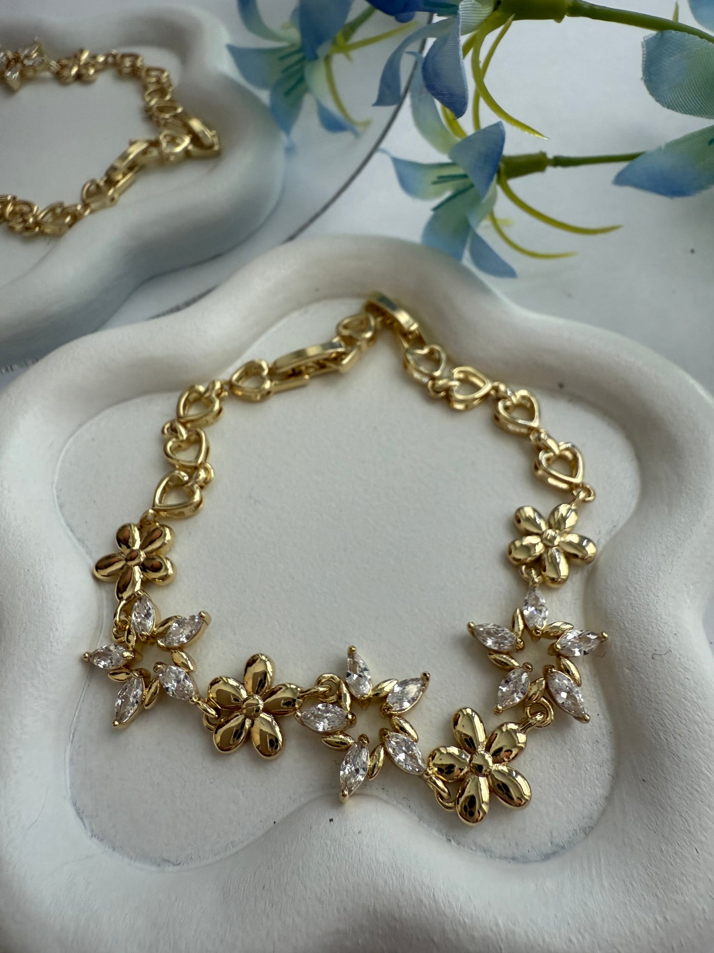 Pulsera Flor de Cristal — Delicadeza que brilla
